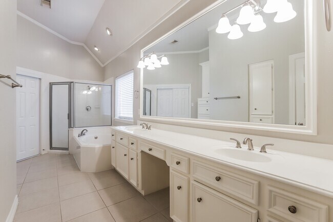 Building Photo - 5623 Evergreen Valley Dr