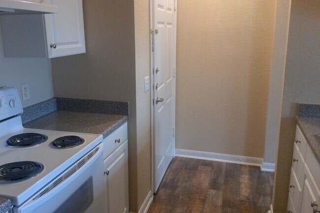 Building Photo - 1 Bedroom Condo in Downtown
