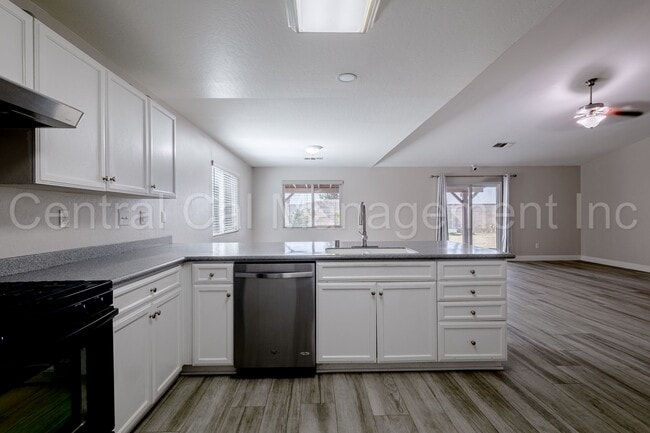 Building Photo - 4 Bedroom/2 Bath Home with Solar - $2695 p...