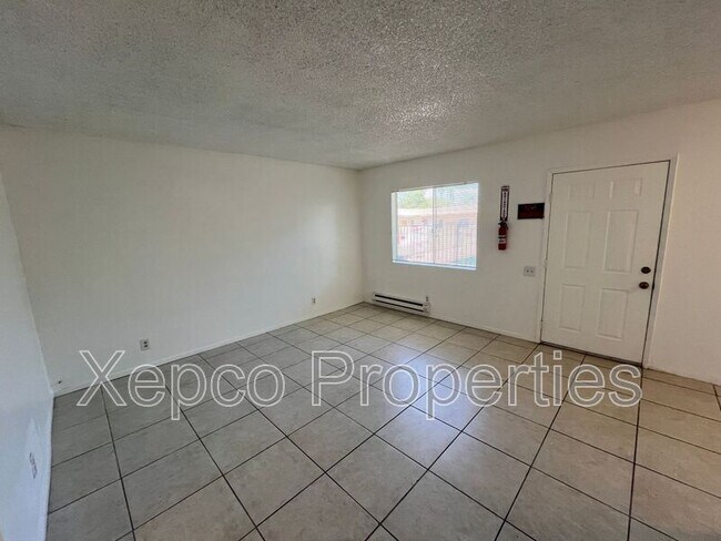 Building Photo - 556 E Chuckwalla Rd
