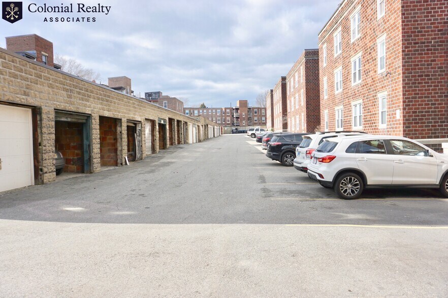 Building Photo - 330 St Paul St