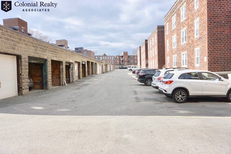 Building Photo - 72 Egmont St