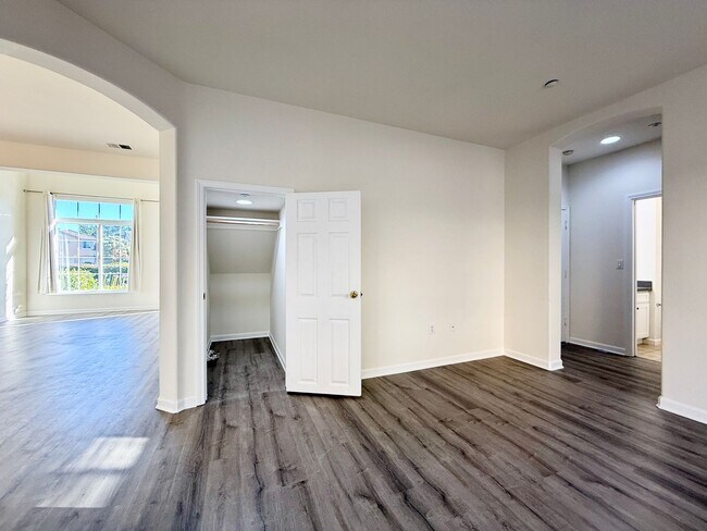 Building Photo - Renovated Coastal Home with NEW Kitchen and a Spacious Layout