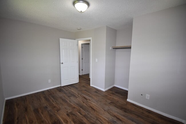 Building Photo - 3 Bedroom 1 Bath Home For Rent Near Heritage Park!