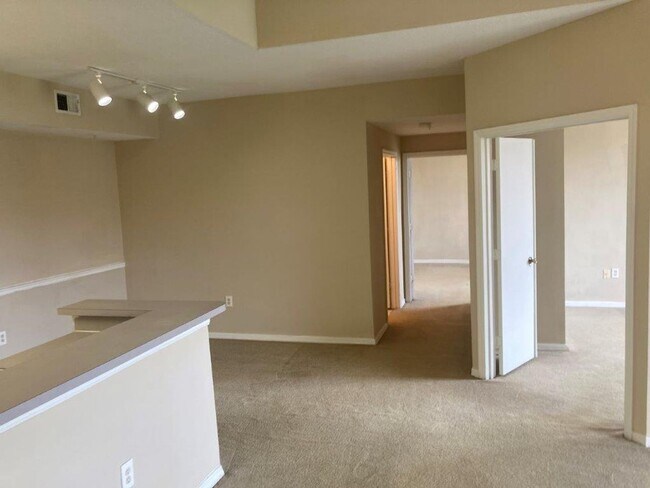 Building Photo - 2 bd / 1 ba in Palms Club Community