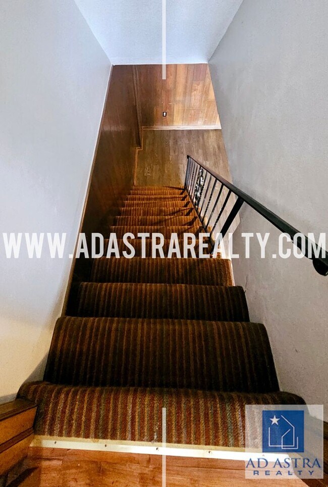 Building Photo - Spacious Duplex in Independence-Available ...