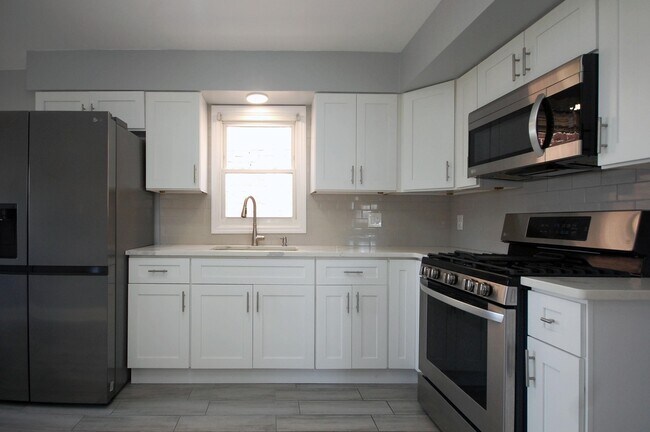 Building Photo - 599 Liberty Ave