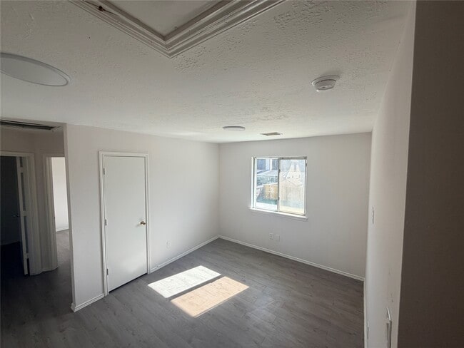 Building Photo - 14014 Long Shadow Dr