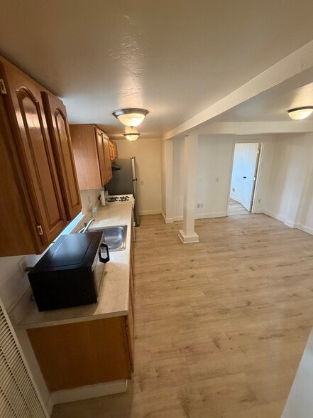 Kitchen counter area - 3756 Busey Ln