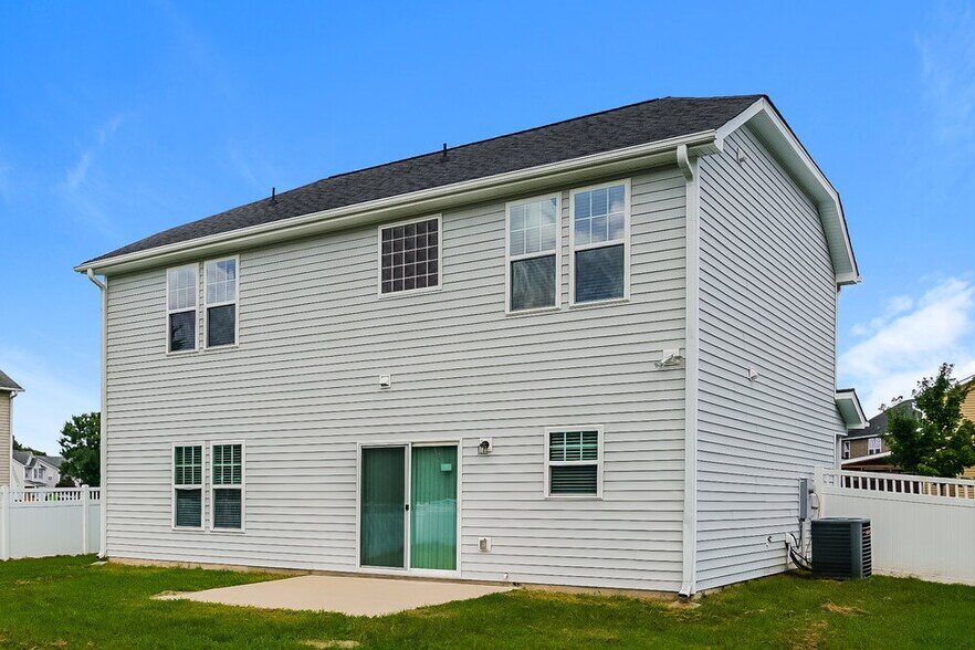 Building Photo - 900 Sandyhill Rd