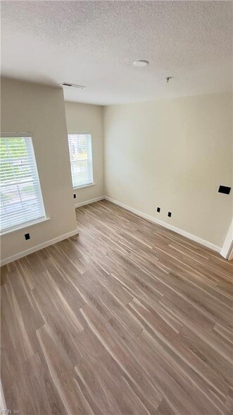 Building Photo - 334 Fountain Way