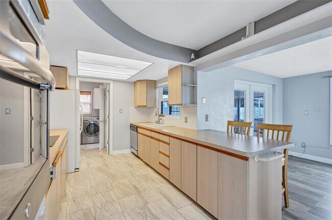 Building Photo - 2544 Burnice Dr