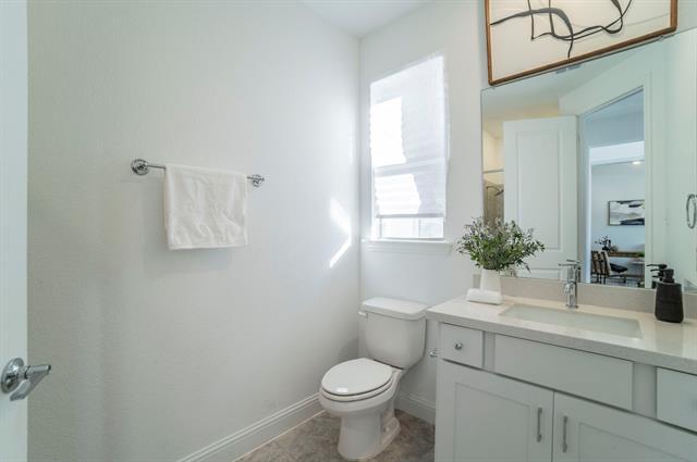 Building Photo - 1404 Huckleberry St