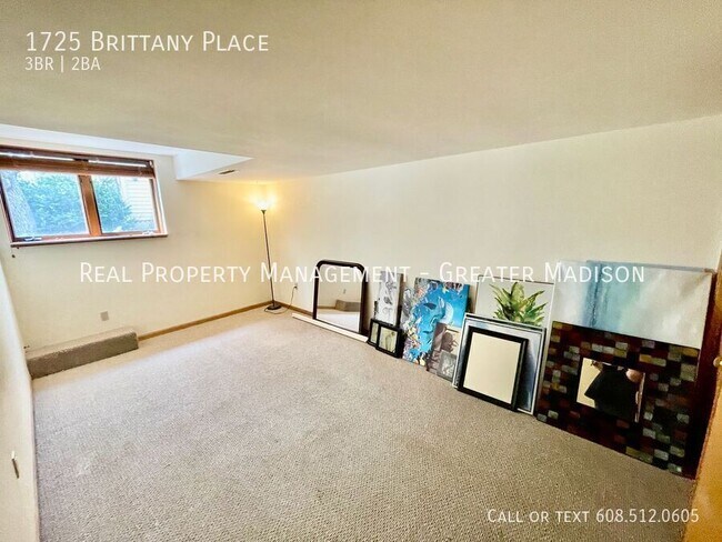 Building Photo - 1725 Brittany Pl