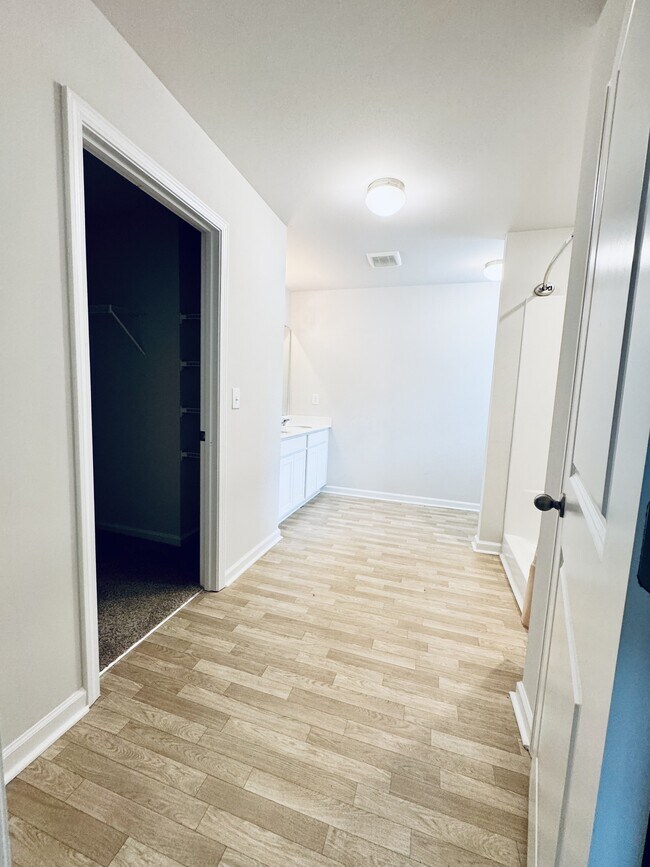 Building Photo - 136 Foxford Dr