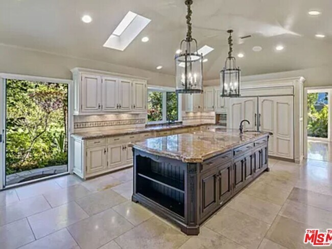 Building Photo - 1681 Stone Canyon Rd