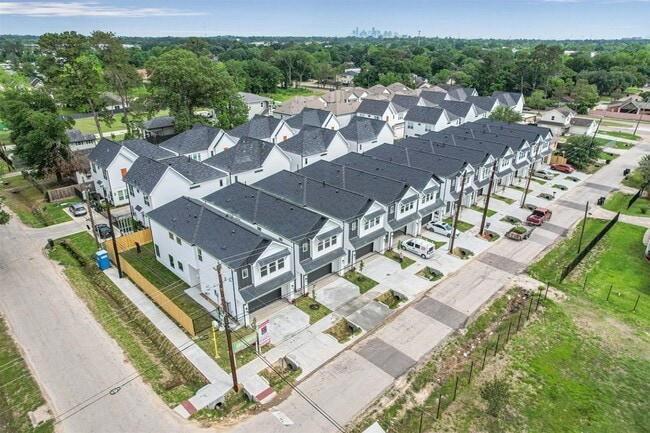 Building Photo - 5630 Balbo St