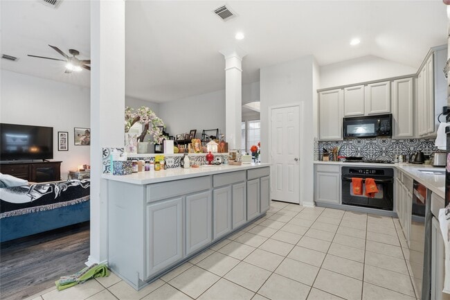 Building Photo - 5755 Lightstone Ln