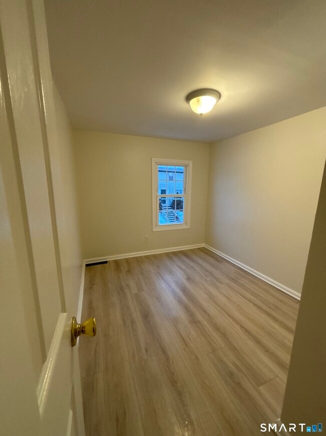 Building Photo - 456 N Main St