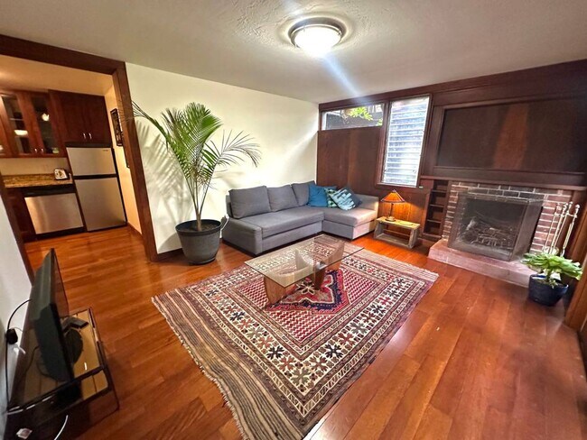 Building Photo - Cozy and Furnished-1 Bedroom, 1 Bath with Mountain Views