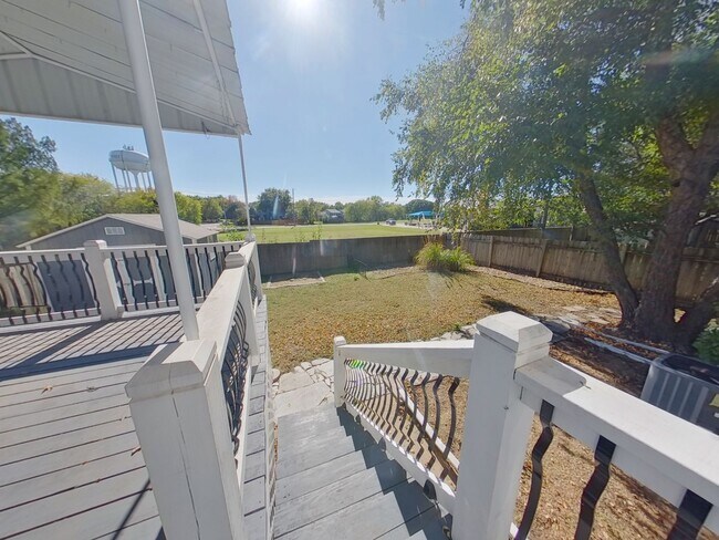 Building Photo - 3 Bedroom Home