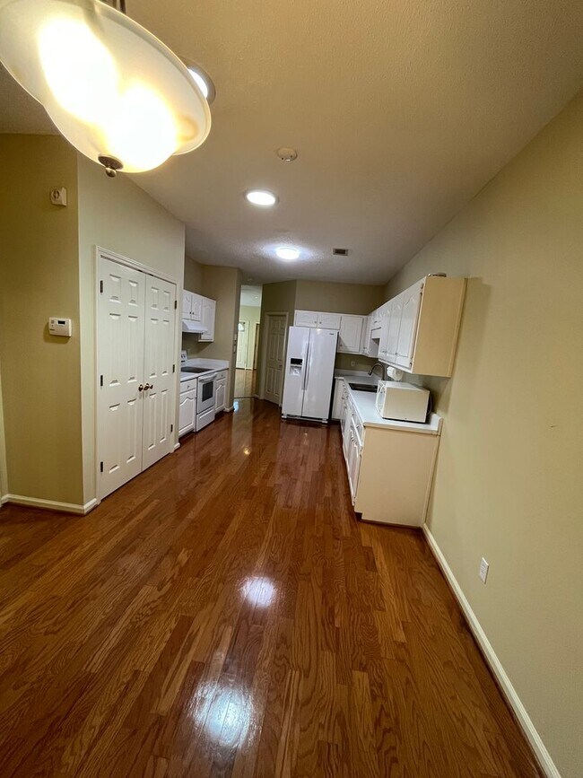 Building Photo - 3324 Kensington Ct