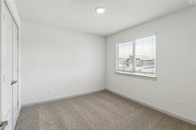 Building Photo - 320 Fairfax Ave