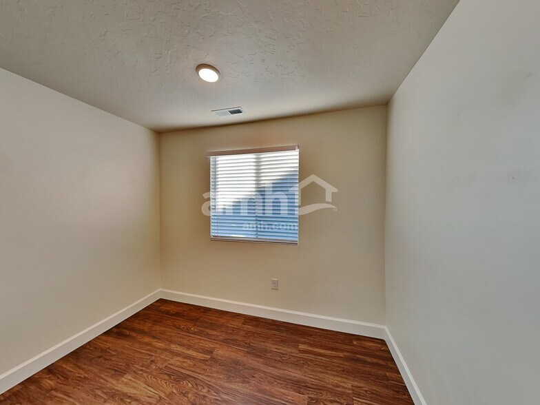 Building Photo - 6776 Silver Creek Dr