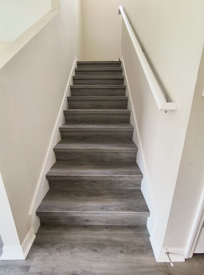 Building Photo - 5 BED 3 BATH SOLAR HOME FOR RENT!! Availab...