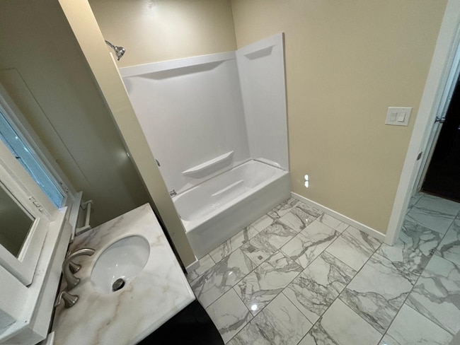 Building Photo - 526 W 49th St