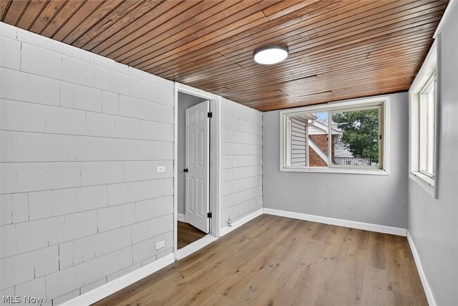 Building Photo - 231 E 210th St