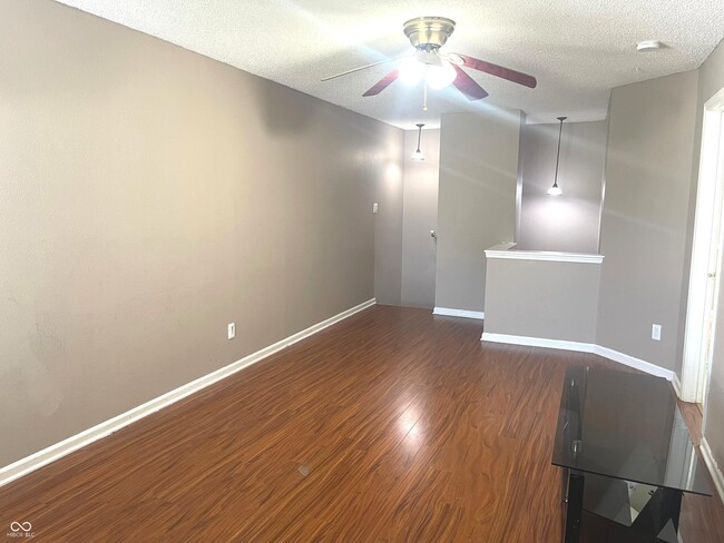 Building Photo - 1318 Crescent Dr