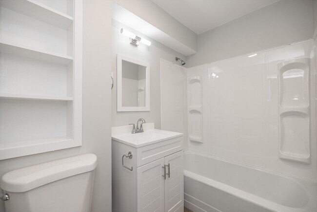 Building Photo - 5 S Harlem St