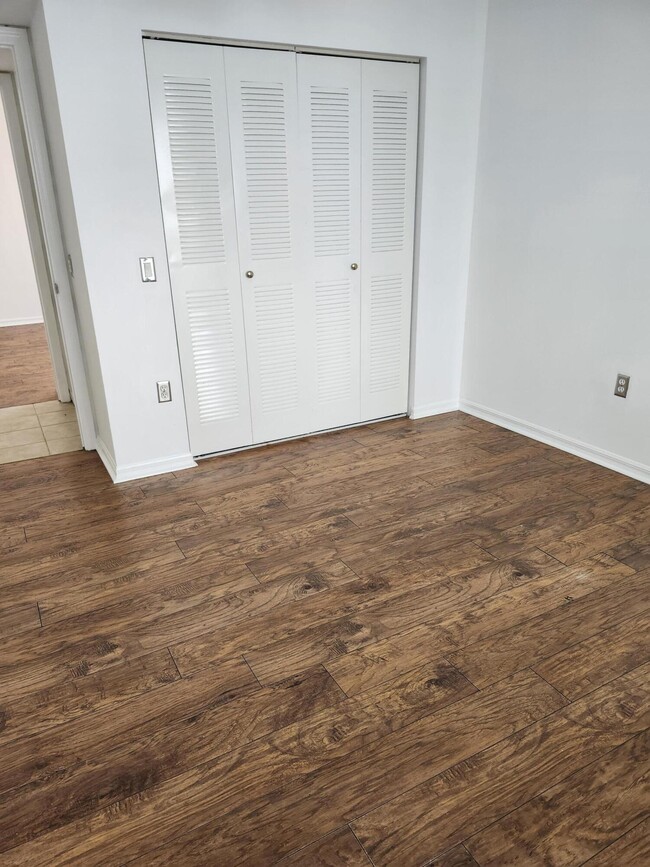 Building Photo - 802 Villa Cir