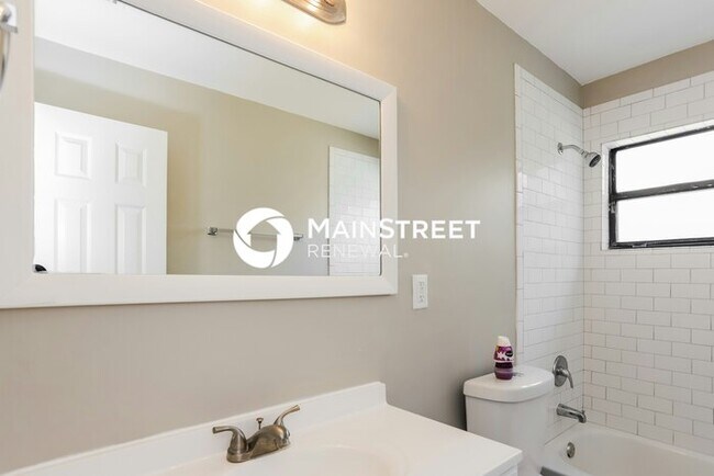 Building Photo - 3 Bedroom Pet-Friendly Home in St Petersburg, FL with Main Street Renewal
