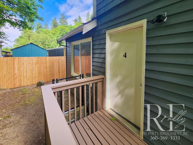 Building Photo - Remodel with Water View | 2BR Near Annapolis Foot Ferry