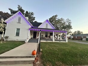 Building Photo - 600 W Mountain St