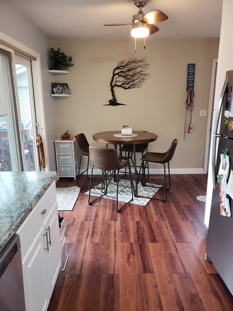 Building Photo - 3 Bedroom Home with Bonus Family Room, Fenced Back Yard, and Garage