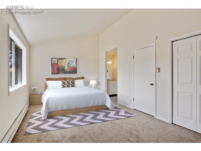 Building Photo - Four bedroom townhouse with easy access to all Boulder has to offer!