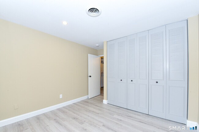 Building Photo - 28 Mill Hill Rd