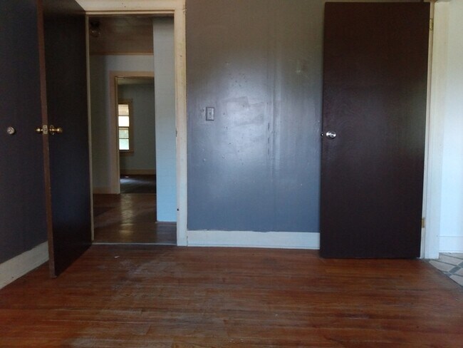 Building Photo - 2 Bedroom 1 Bathroom