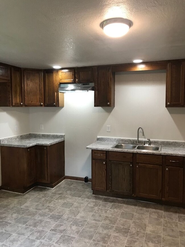 Building Photo - 943 Brice Ave