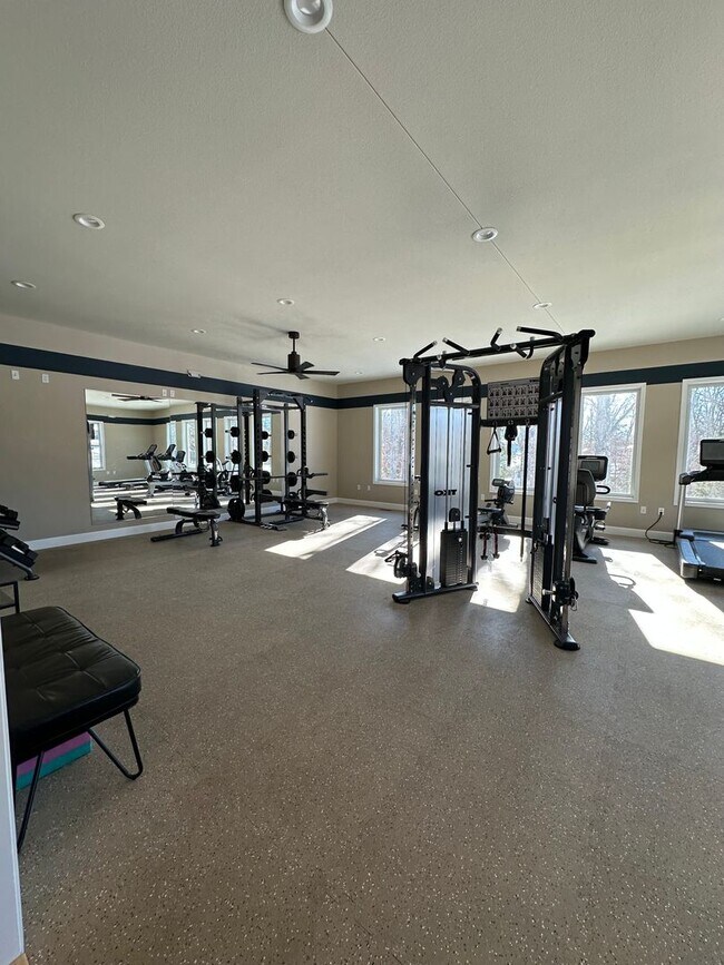 Building Photo - 1121-MF4-E
