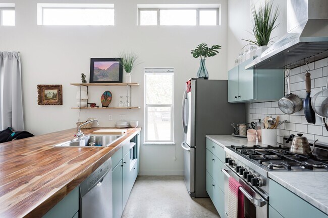 Building Photo - 55 Lynn St