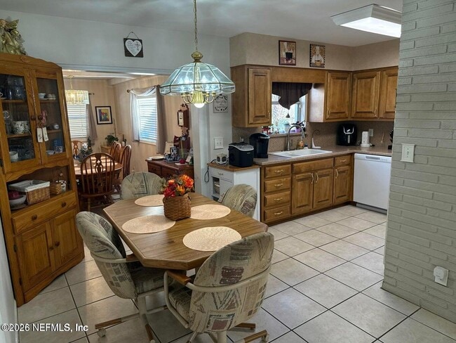 Building Photo - 11749 Surfwood Ave