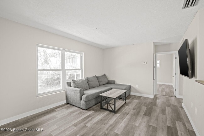 Building Photo - 1137 Delmar Terrace