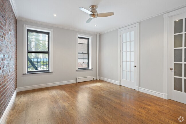 Building Photo - 340 E 18th St