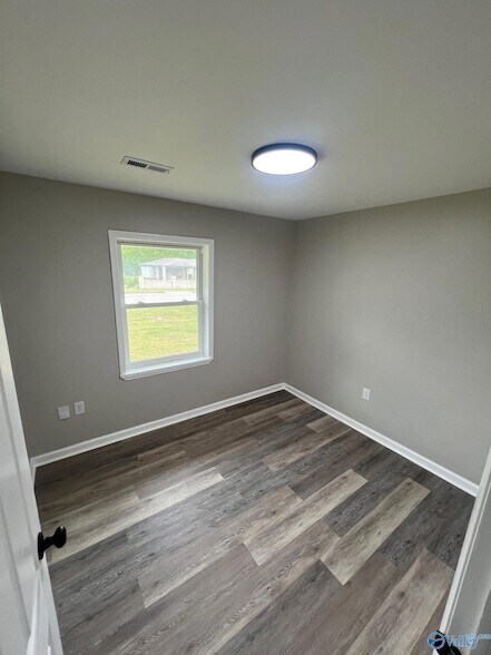 Building Photo - 2211 Penhall Dr NE