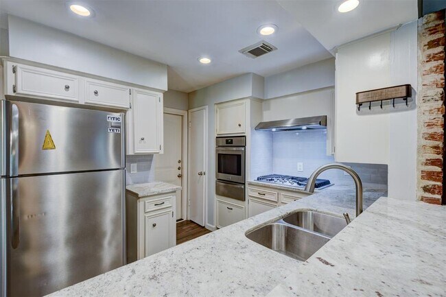 Building Photo - 10622 Sapling Way