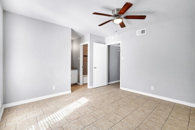 Building Photo - 11003 Mt Boracho Dr